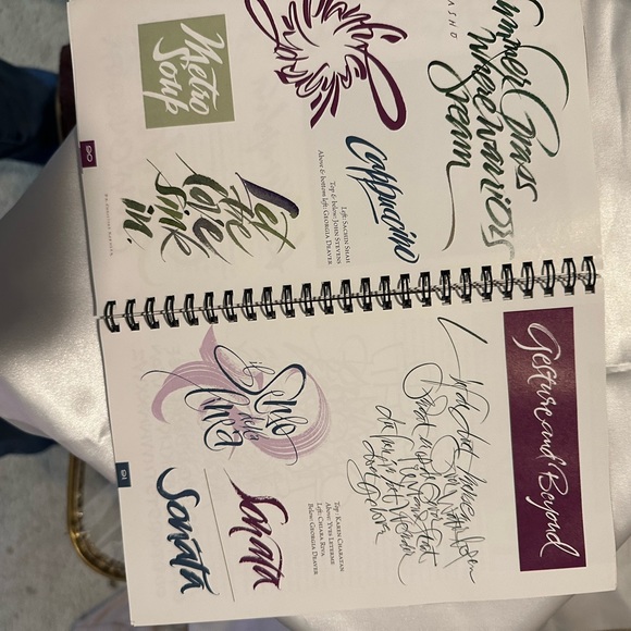 25th Edition, A Comprehensive Guide to Pen & Brush Lettering Calligraphy - Picture 8 of 16
